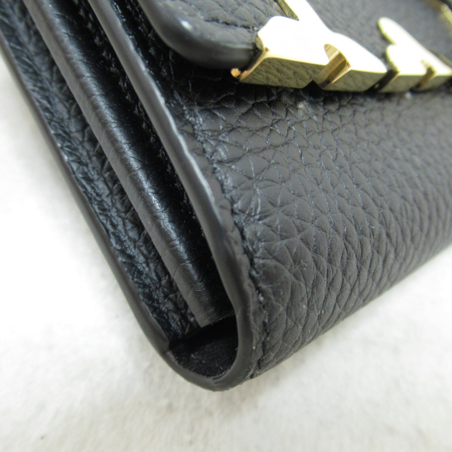 Louis Vuitton Capucines Bifold Wallet M64551