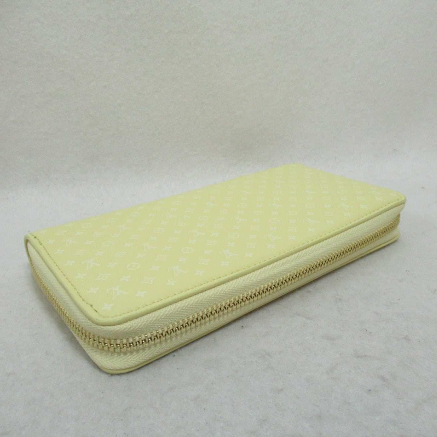 Louis Vuitton Zippy Wallet Leather M82229