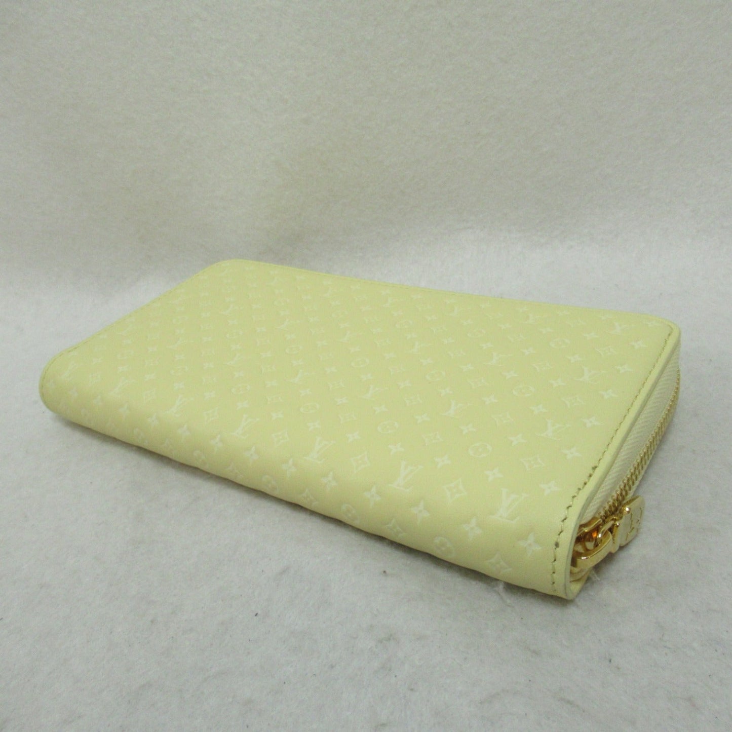 Louis Vuitton Zippy Wallet Leather M82229