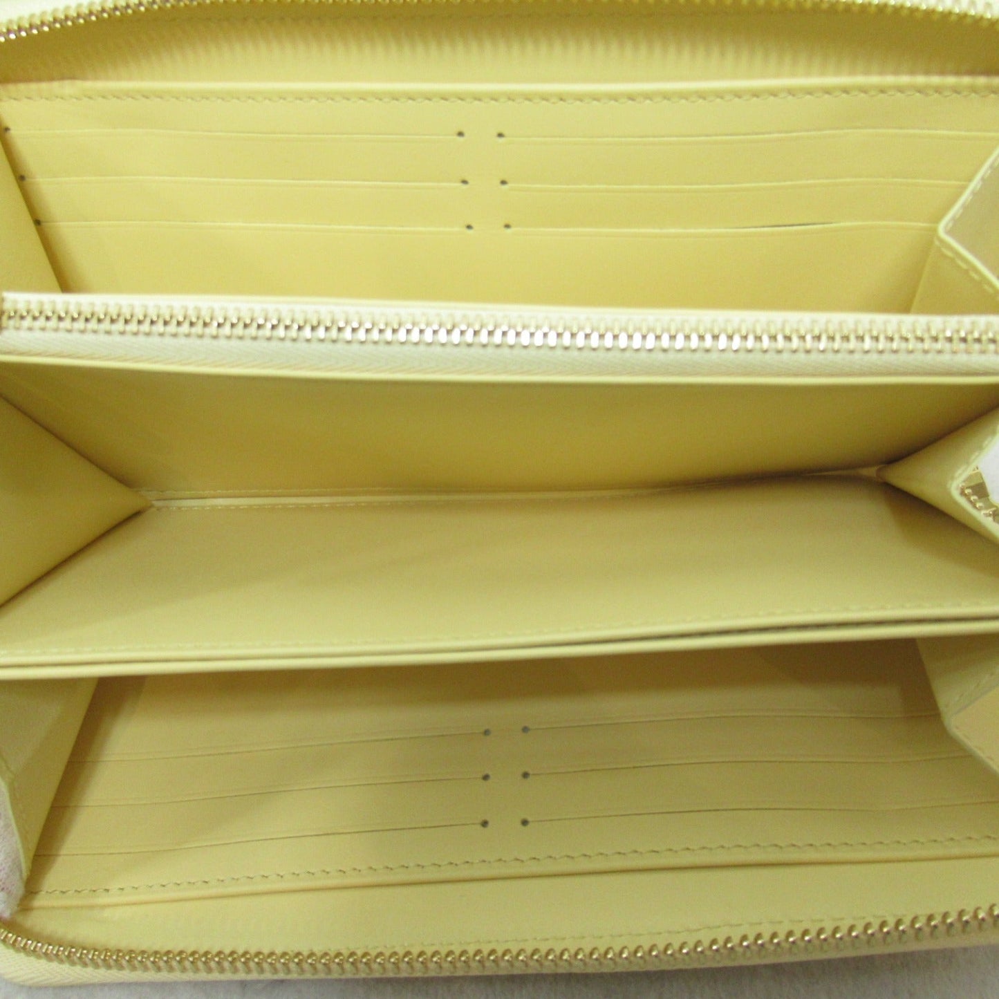 Louis Vuitton Zippy Wallet Leather M82229