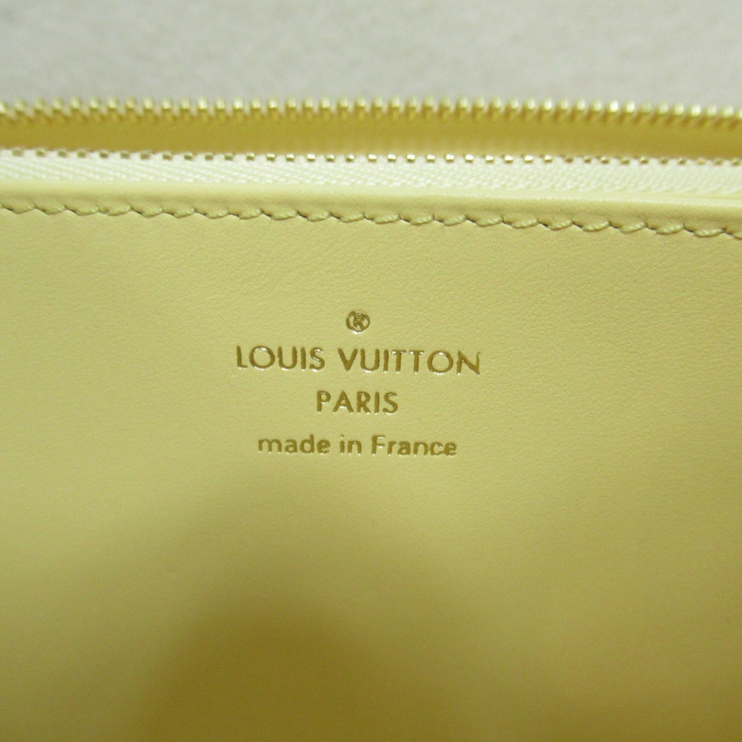 Louis Vuitton Zippy Wallet Leather M82229