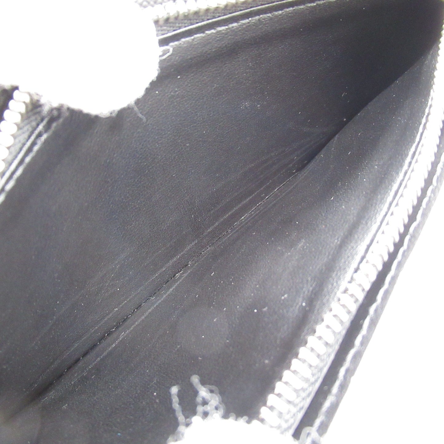 Louis Vuitton Taiga Leather Wallet M81554
