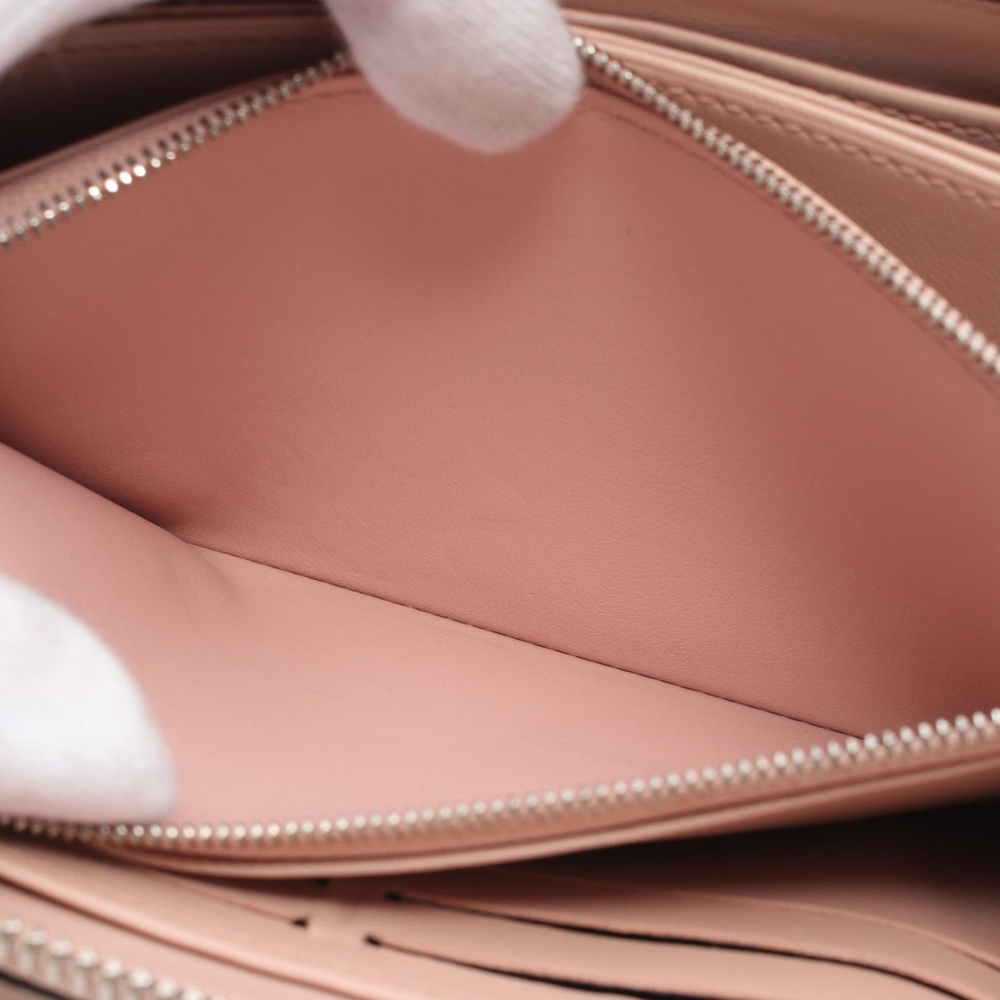 Louis Vuitton Mahina Magnolia Zippy Wallet M61868