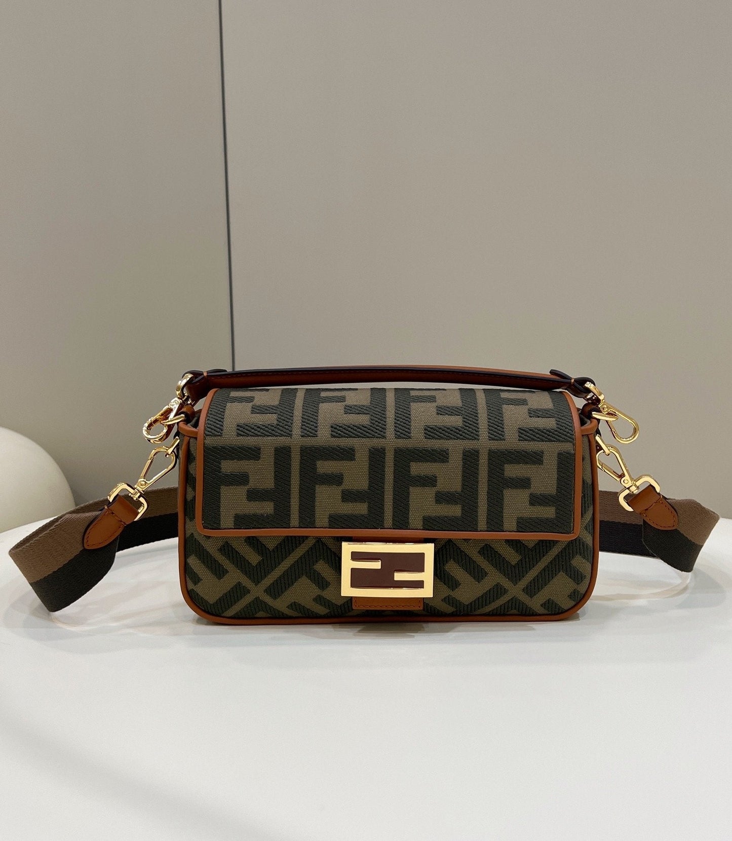 FI Baguette Khaki For Women, WomenÃ¢â‚¬â„¢s Handbags, Shoulder And Crossbody Bags, 10.6in/27cm FF 8BR600