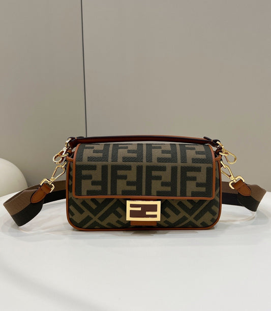FI Baguette Khaki For Women, WomenÃ¢â‚¬â„¢s Handbags, Shoulder And Crossbody Bags, 10.6in/27cm FF 8BR600