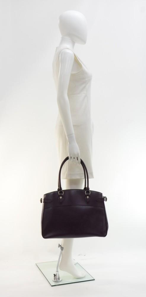 Louis Vuitto Passy GM Handbag