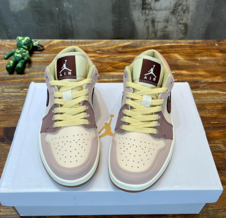 SAMC - NKE Shoes - 900