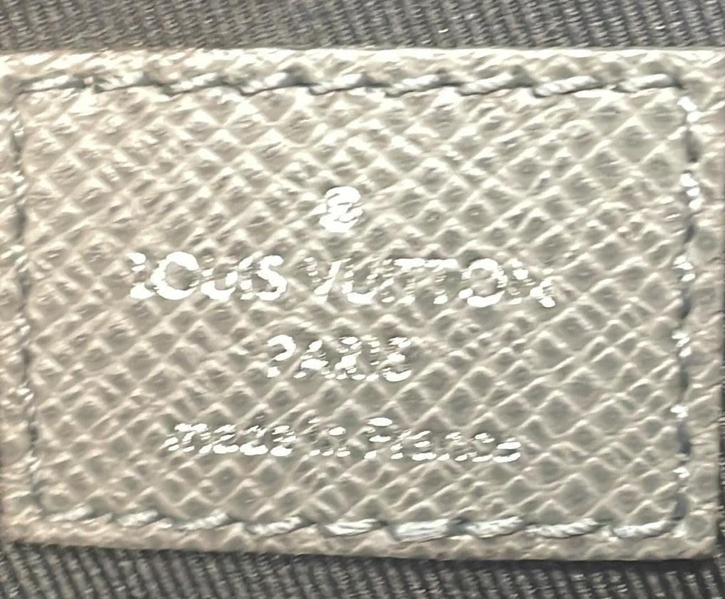 Louis Vuitton Slim Briefcase Taiga Leather