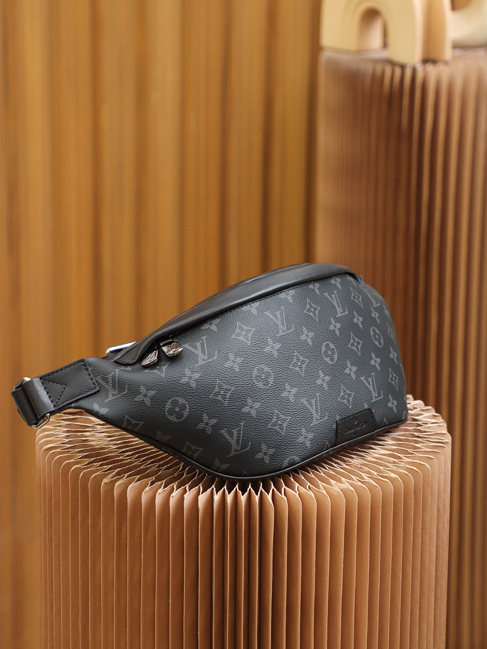 LV GLAMIscovery Bumbag PM Monogram Eclipse Canvas For Men, Bags, Belt Bags 17.3in/44cm LV M46035