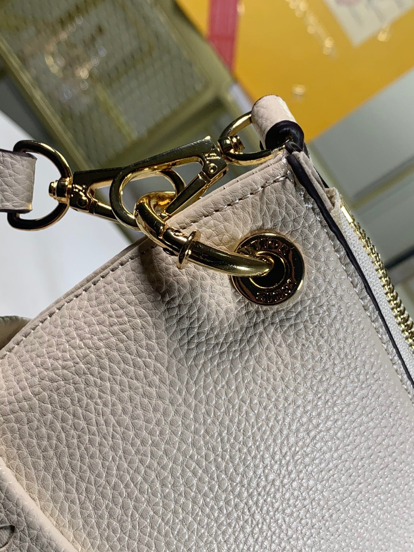 EN - New Arrival Bags LUV 112