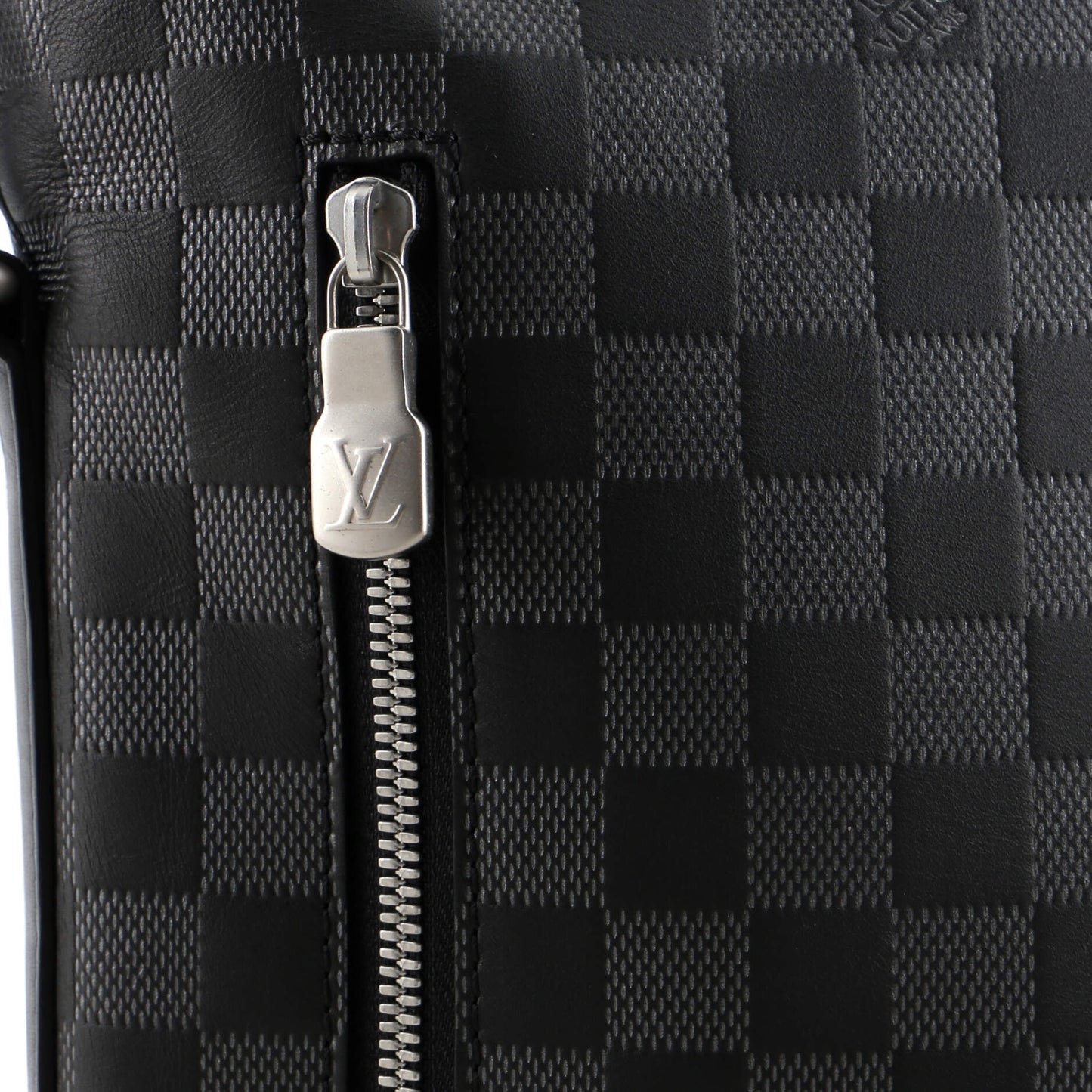 Louis Vuitton Discovery Messenger Bag Damier Infini Leather BB