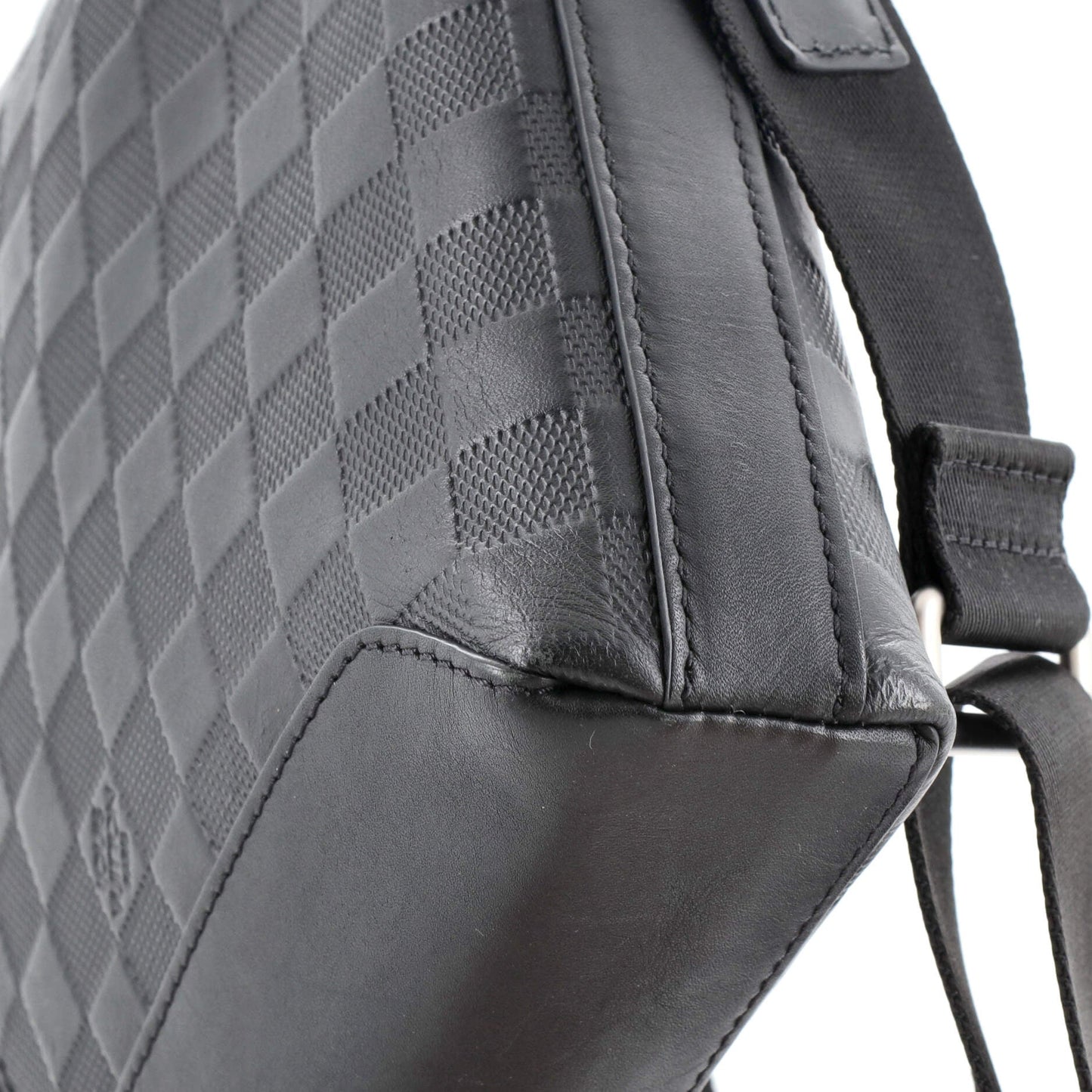 Louis Vuitton Discovery Messenger Bag Damier Infini Leather BB