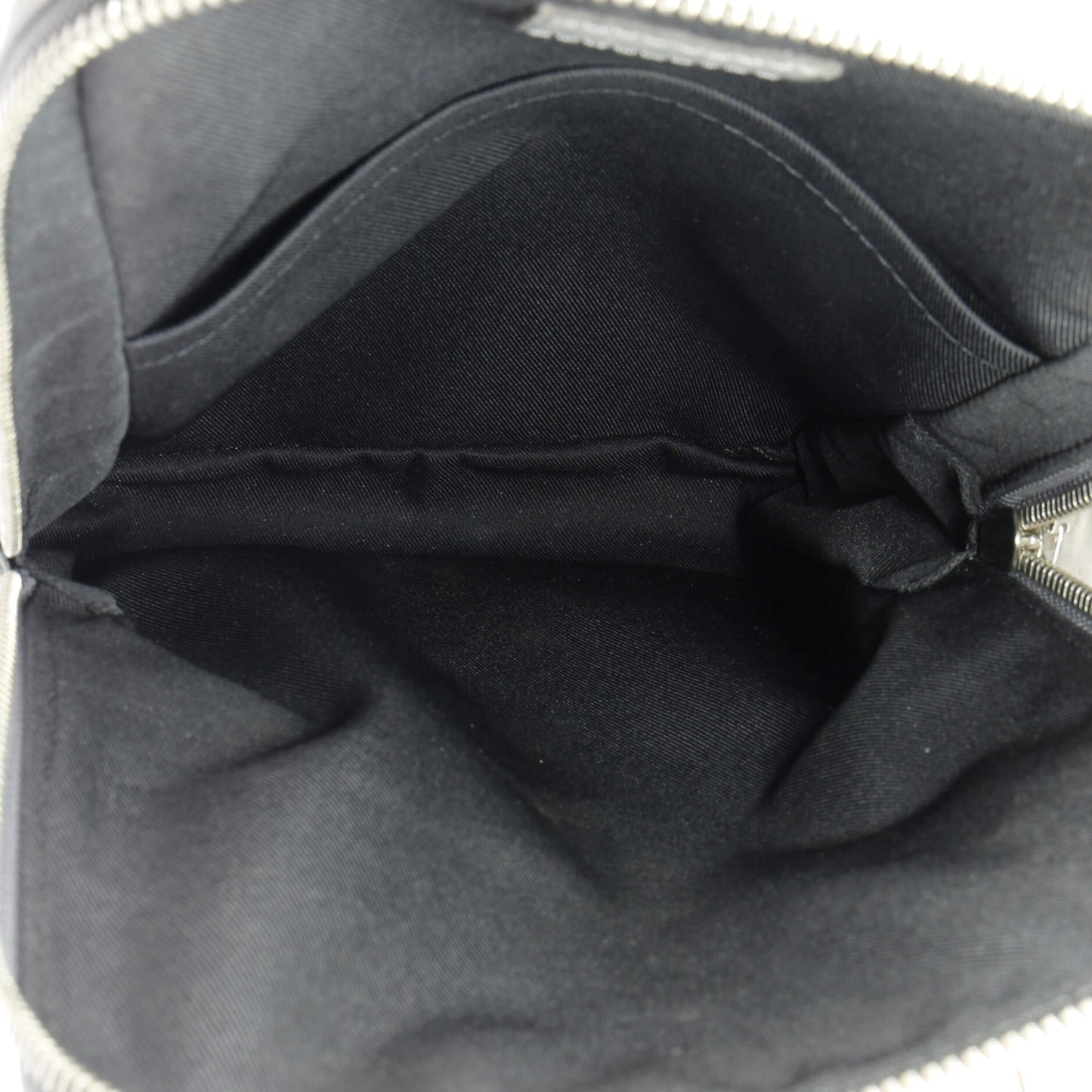 Louis Vuitton Avenue Sling Bag Taiga Leather