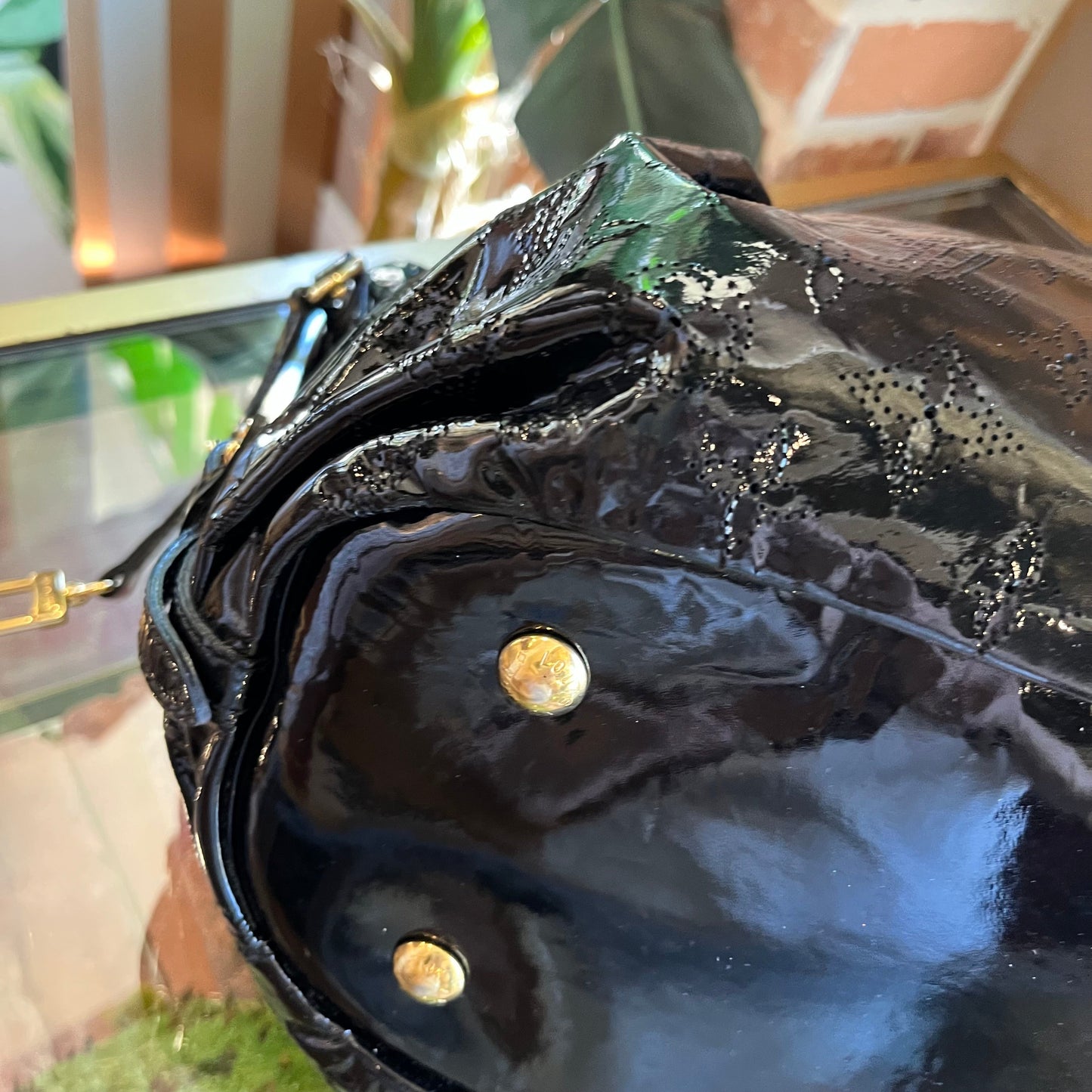 LOUIS VUITTON Surya XL Mahina Vernis Hobo