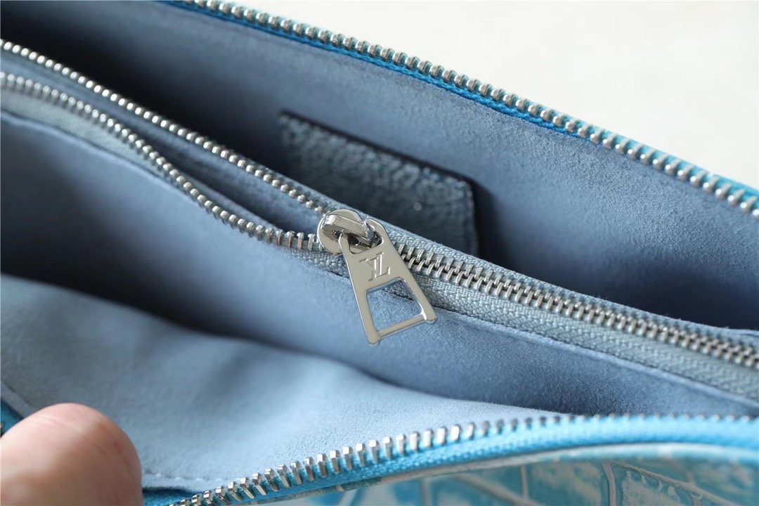 LV Coussin PM High Shiny Alligator Light Blue For Women,  Shoulder And Crossbody Bags 10.2n/26cm LVÃ‚Â 