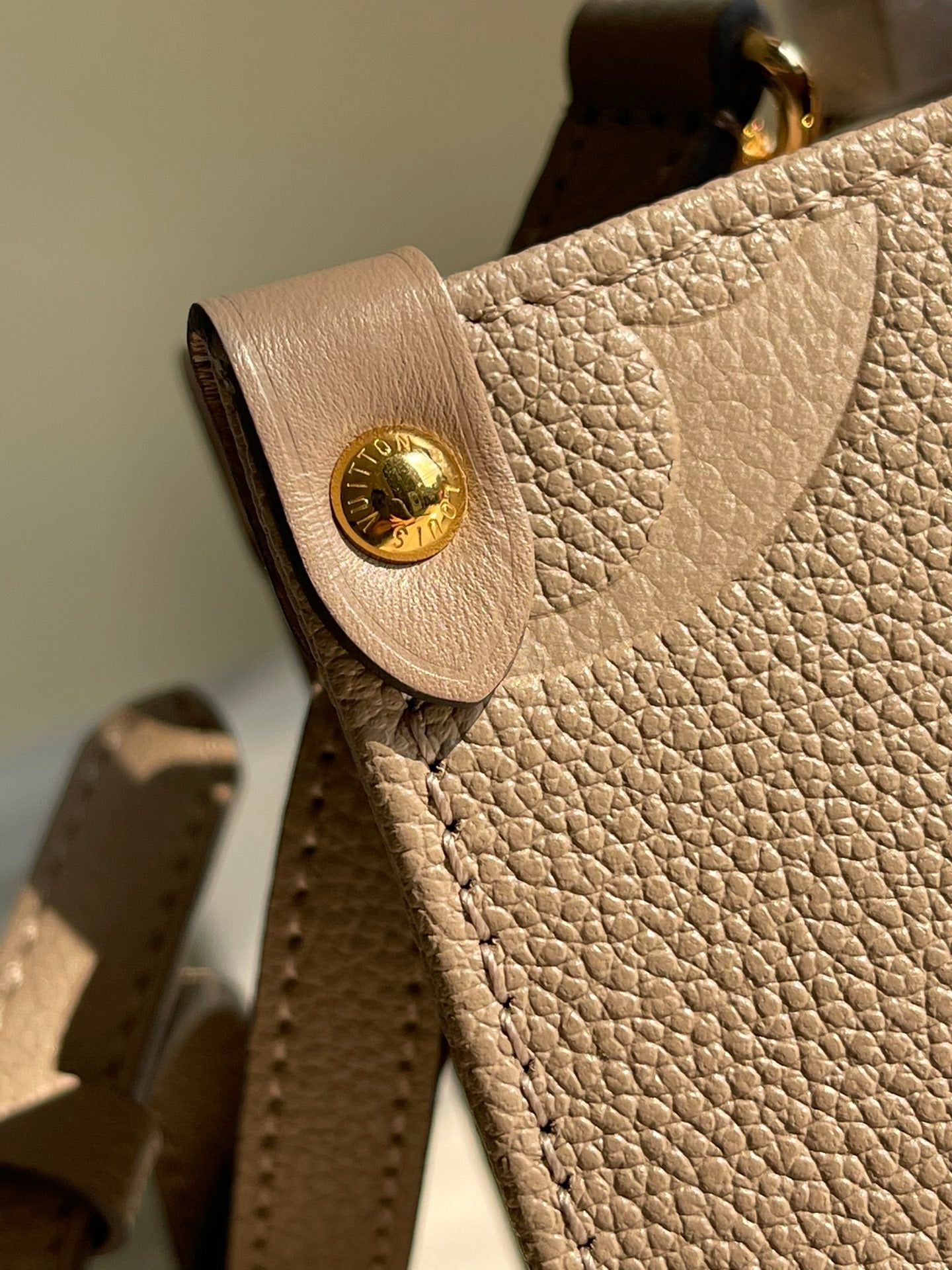 LV OnTheGo PM Tote Bag Monogram Empreinte Beige For Women, WomenÃ¢â‚¬â„¢s Handbags, Shoulder And Crossbody Bags 9.8in/25cm LV