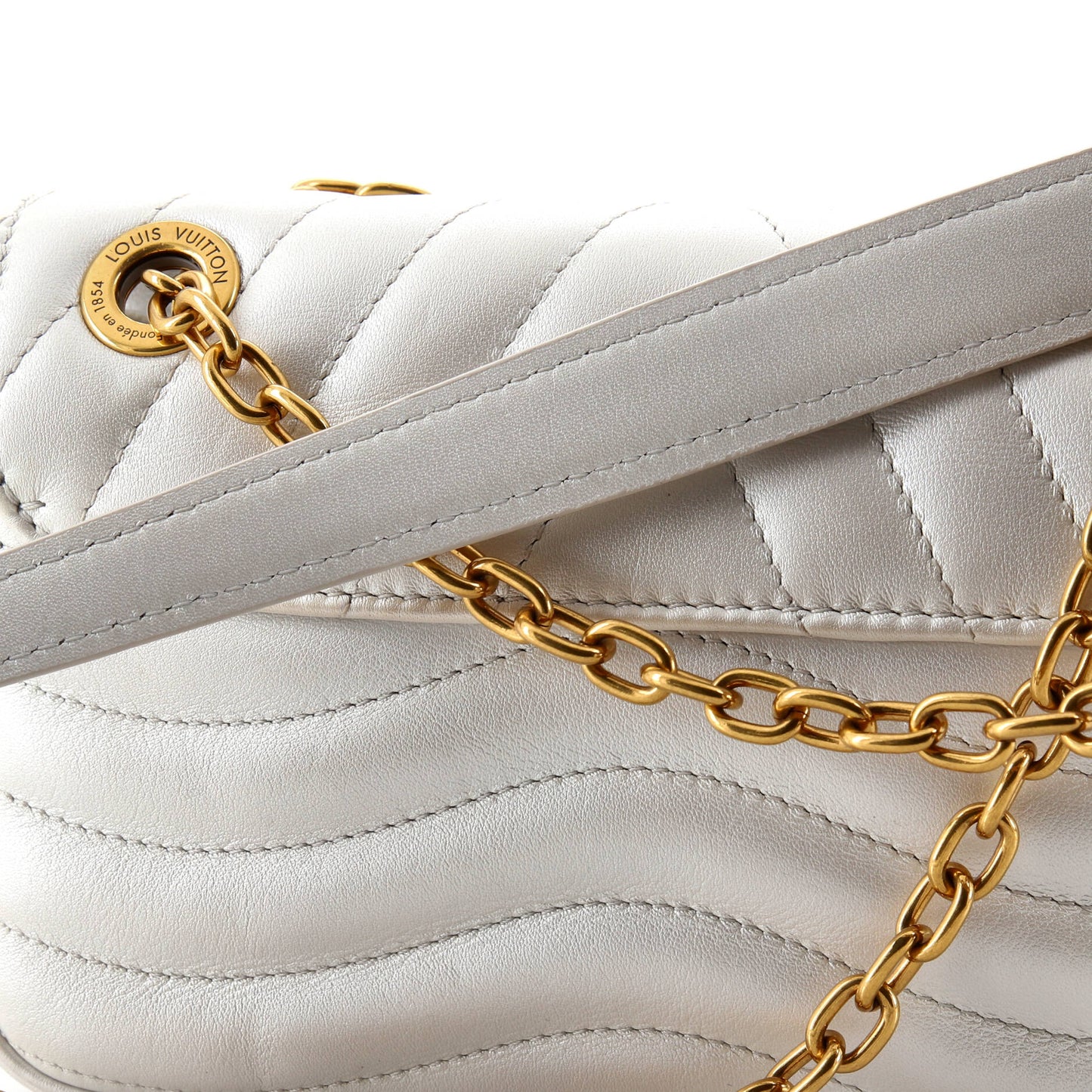 Louis Vuitton New Wave Chain Bag NM Quilted Leather PM