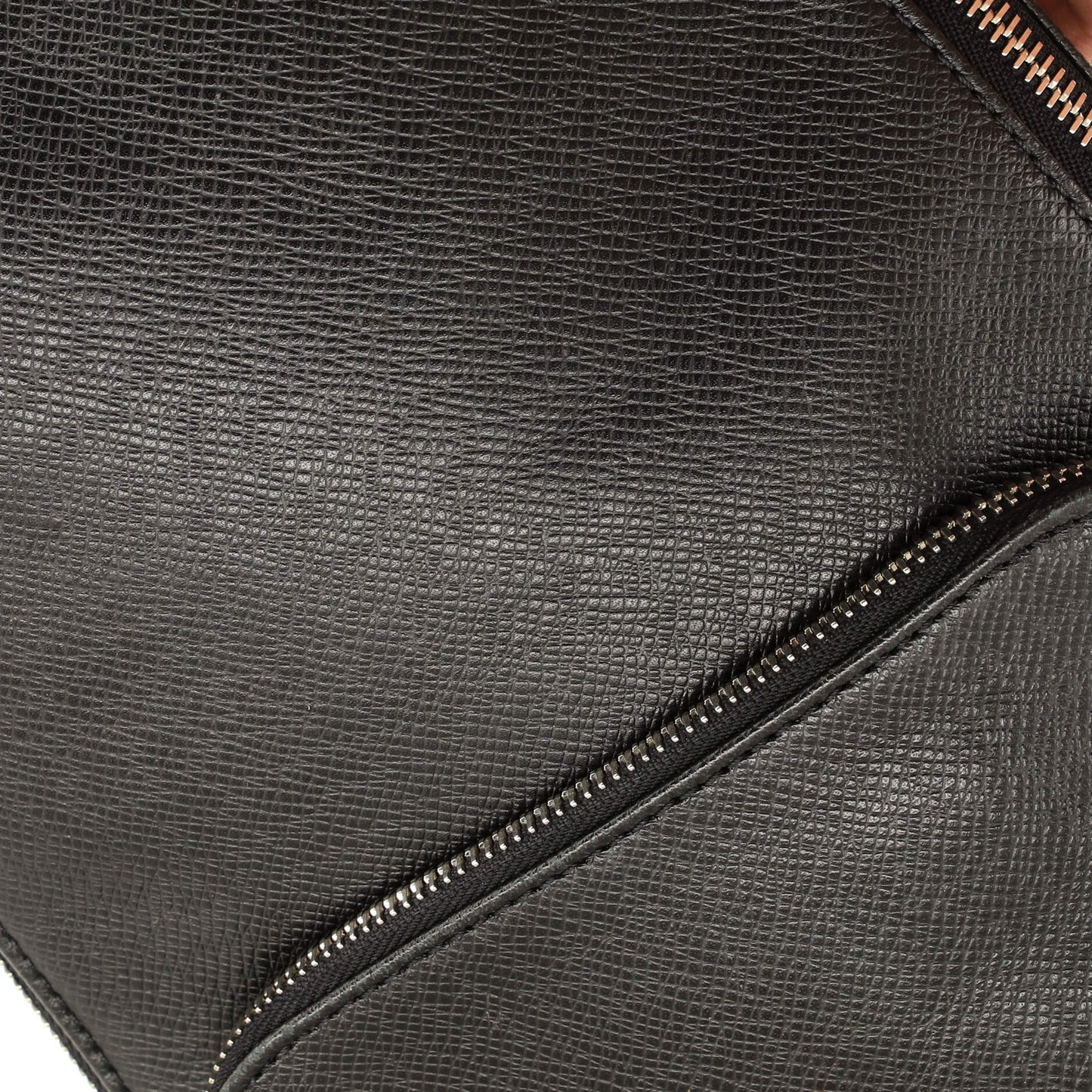 Louis Vuitton Avenue Sling Bag Taiga Leather