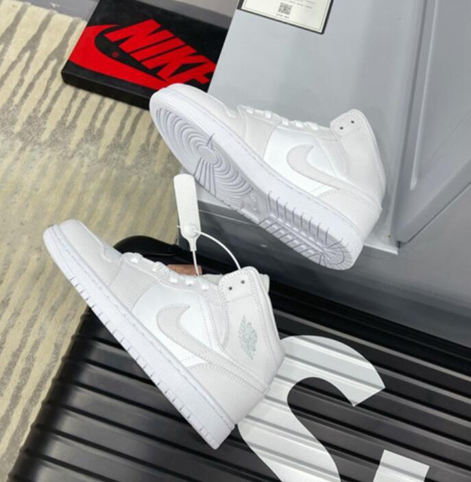 SAMC - NKE Shoes - 1612