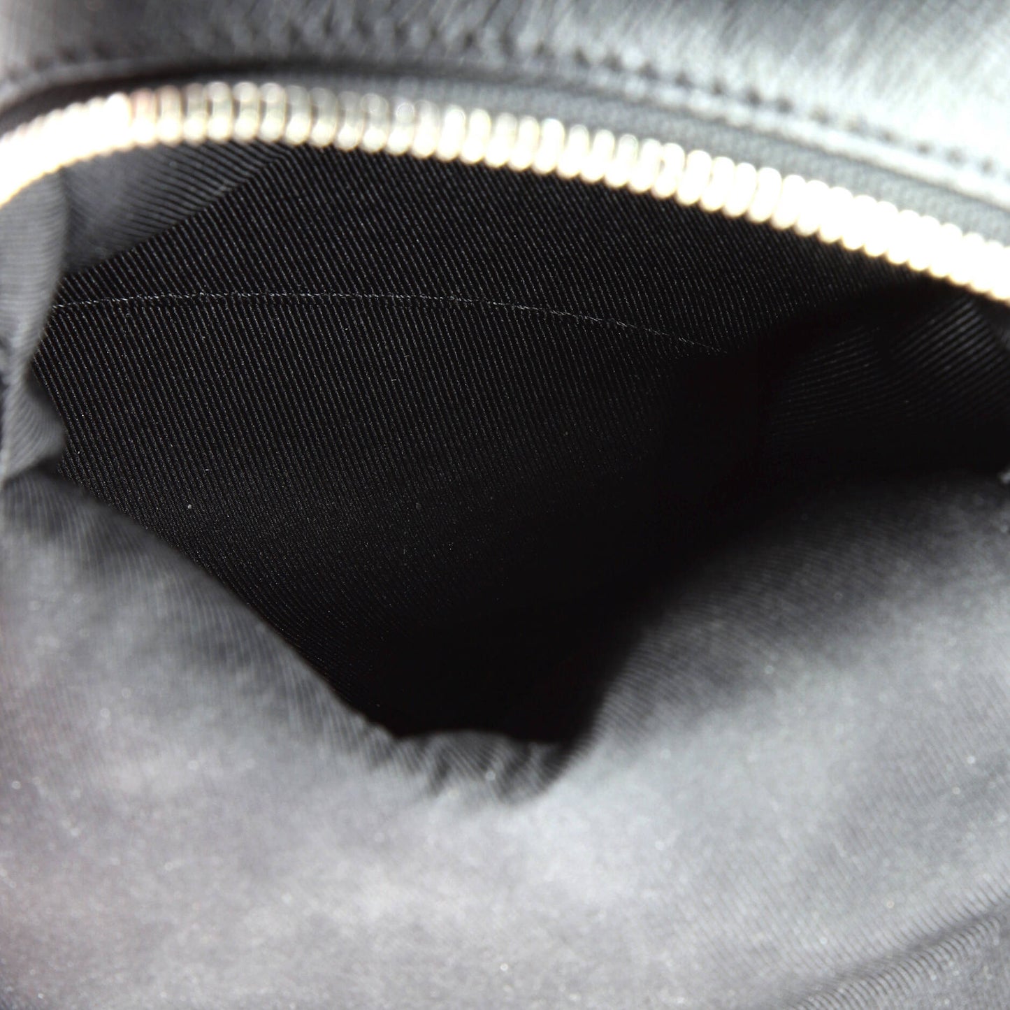 Louis Vuitton Outdoor Slingbag Monogram Taigarama