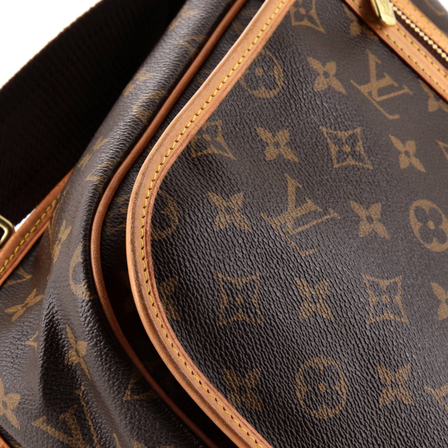 Louis Vuitton Beaubourg Messenger Bag Monogram Canvas MM
