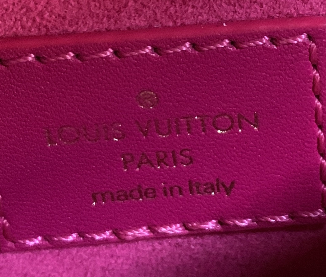 Louis Vuitton New Wave Chain Bag NM Quilted Leather MM