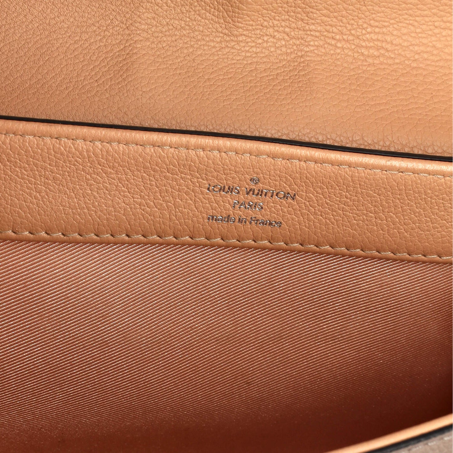 Louis Vuitton Lockme II Handbag Leather BB