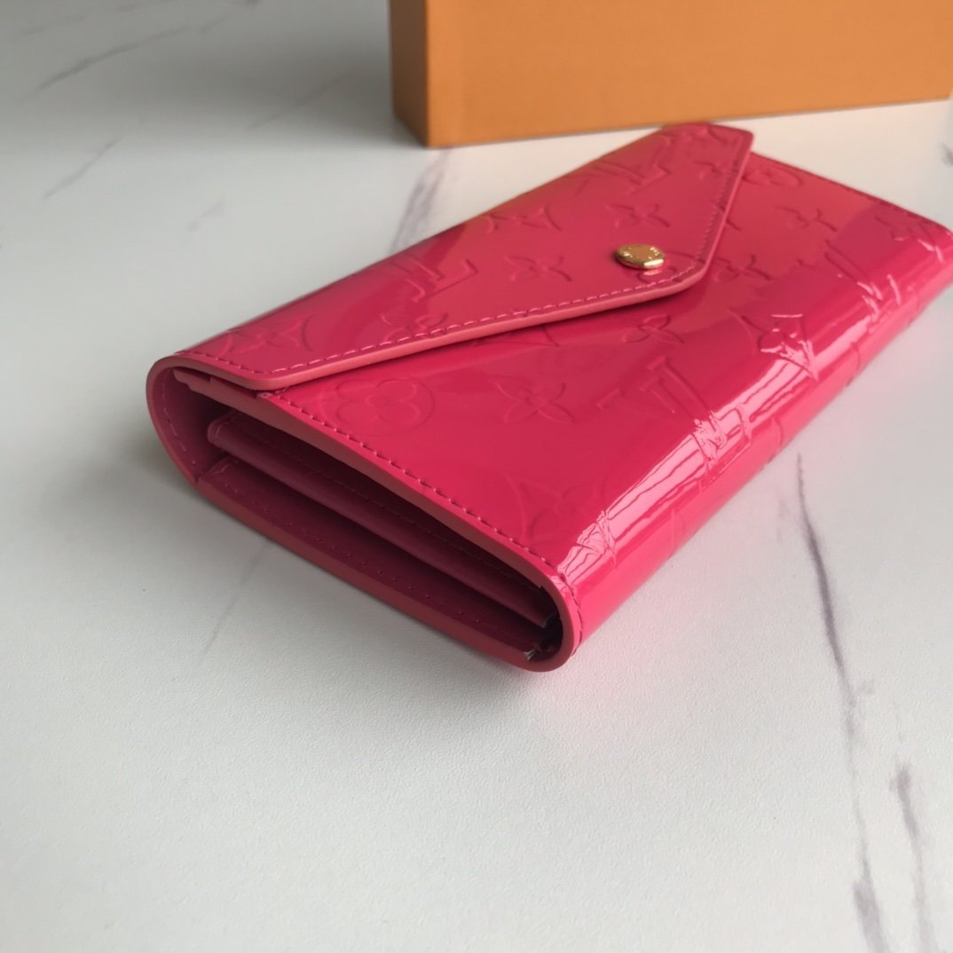 EN - New Arrival Wallet LUV 004