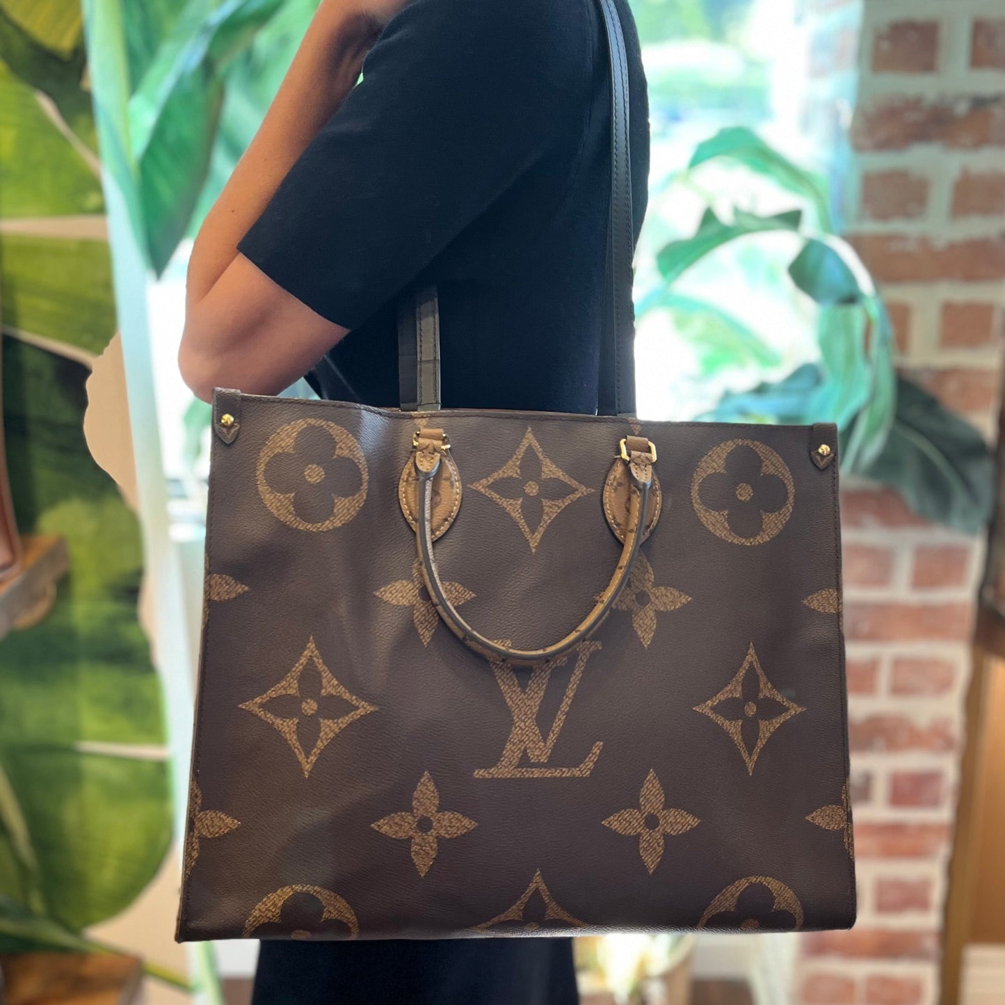 LOUIS VUITTON OnTheGo GM Giant Monogram Reverse Canvas Tote Bag