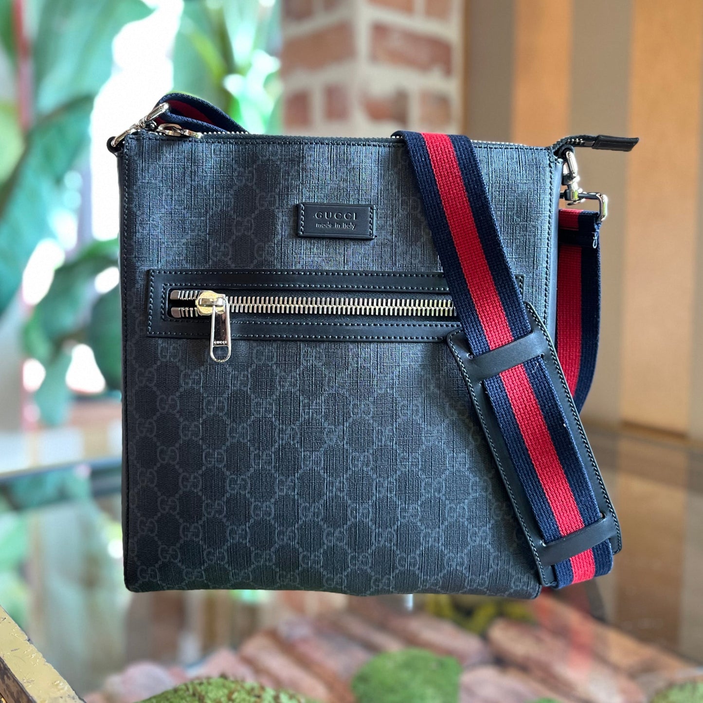 GUCCI GG Supreme Web Small Black Messenger