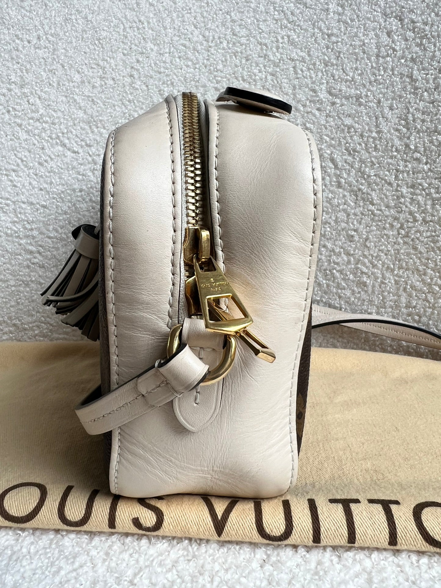 Louis Vuitton Saintonge Monogram Cream