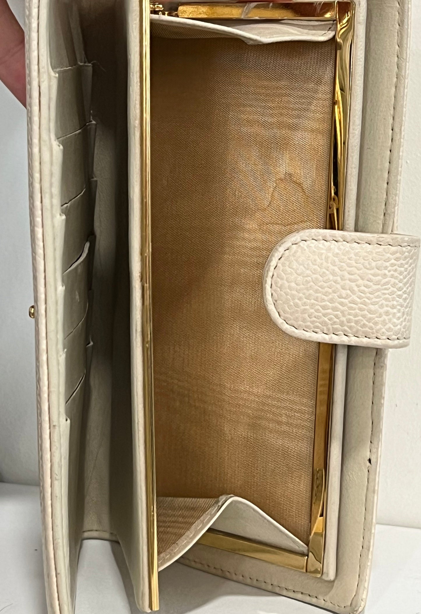 GLM-GLM- CAVIAR LAMBSKIN BI-FOLD CONTINENTAL WALLET