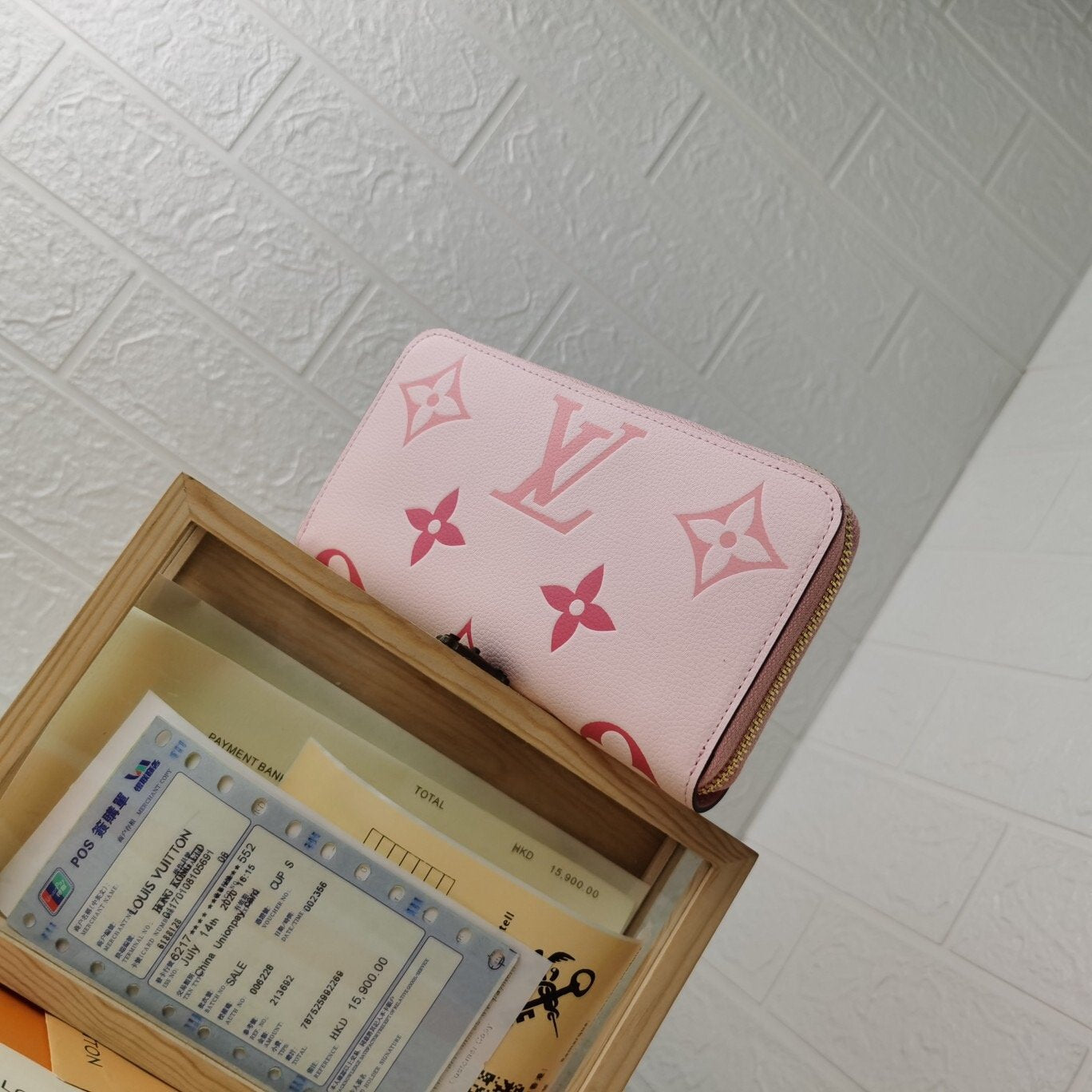 EN - New Arrival Wallet LUV 108
