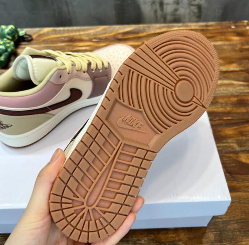 SAMC - NKE Shoes - 900