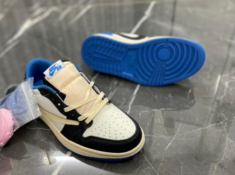 SAMC - NKE Shoes - 1070