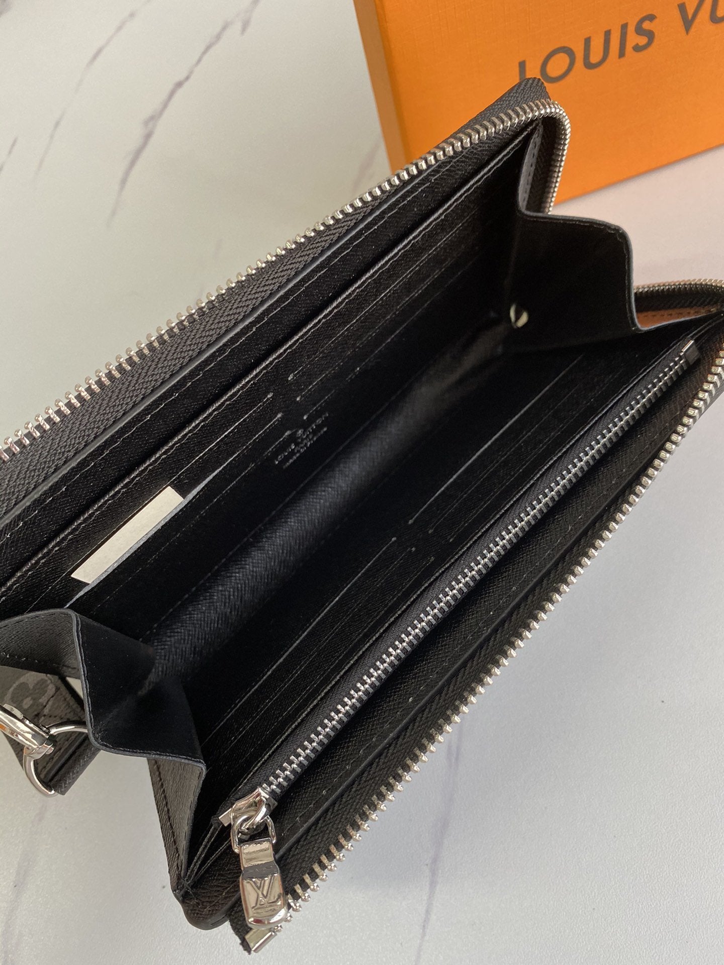 EN - New Arrival Wallet LUV 084