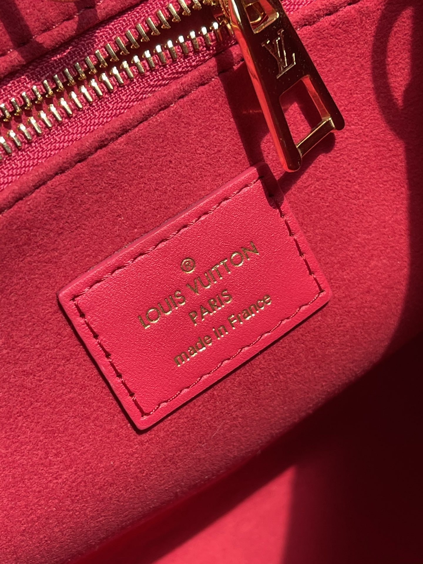 LV OnTheGo PM Tote Bag Monogram Empreinte Rosy For Women, WomenÃ¢â‚¬â„¢s Handbags, Shoulder And Crossbody Bags 9.8in/25cm LV M45660