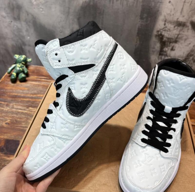 SAMC - NKE Shoes - 370