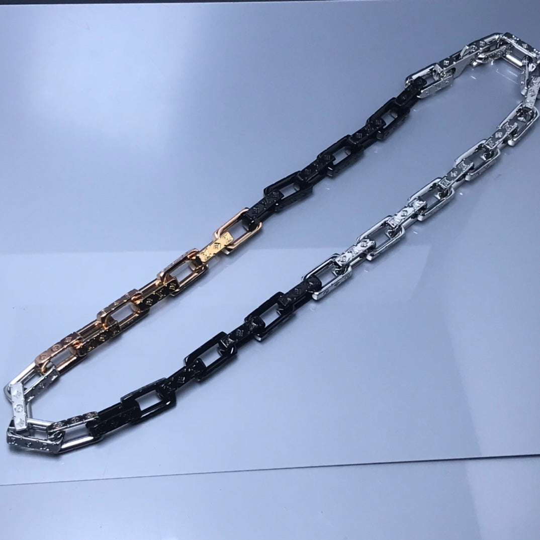 LV Necklaces 018