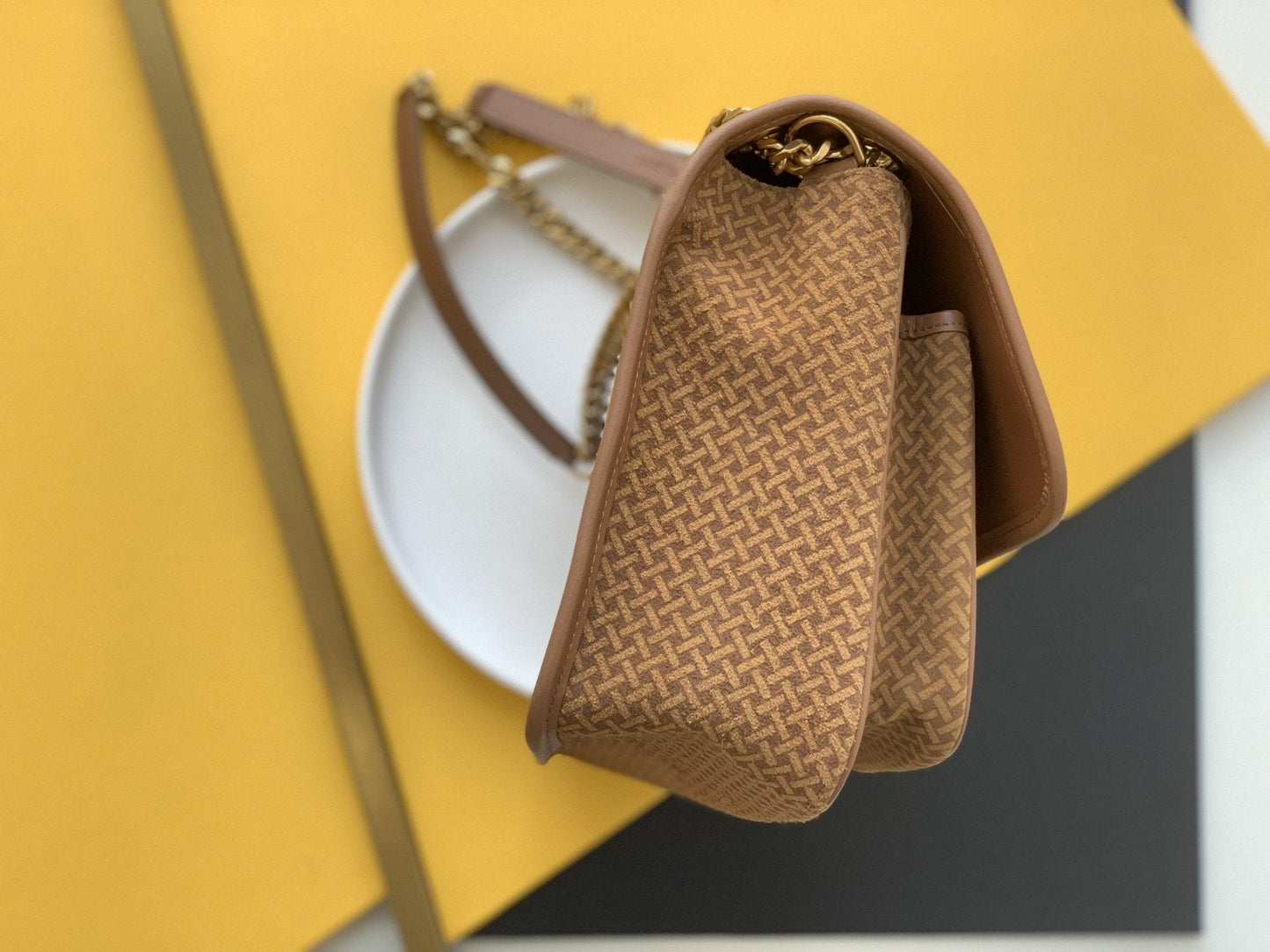 GLAMI Niki MeGLAMIum Chain Bag Brown In Vintage Crinkled With Gold Toned Hardware For Women 11in/28cm YSL