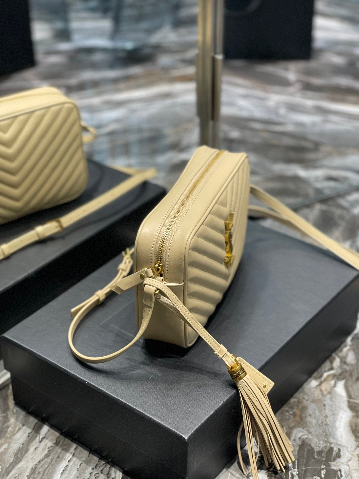 GLAMI Lou Camera Bag Beige With Gold Toned Hardware For Women 9in/23cm YSL 612544DV7072721