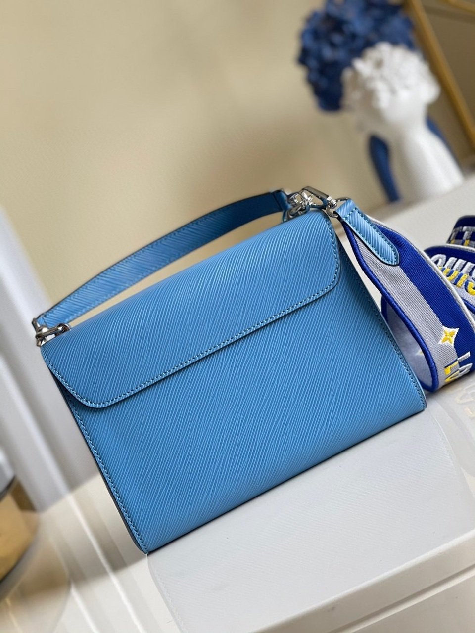 LV Twist MM Epi Blue For Women, WomenÃ¢â‚¬â„¢s Handbags, Shoulder And Crossbody Bags 9.1in/23cm LV
