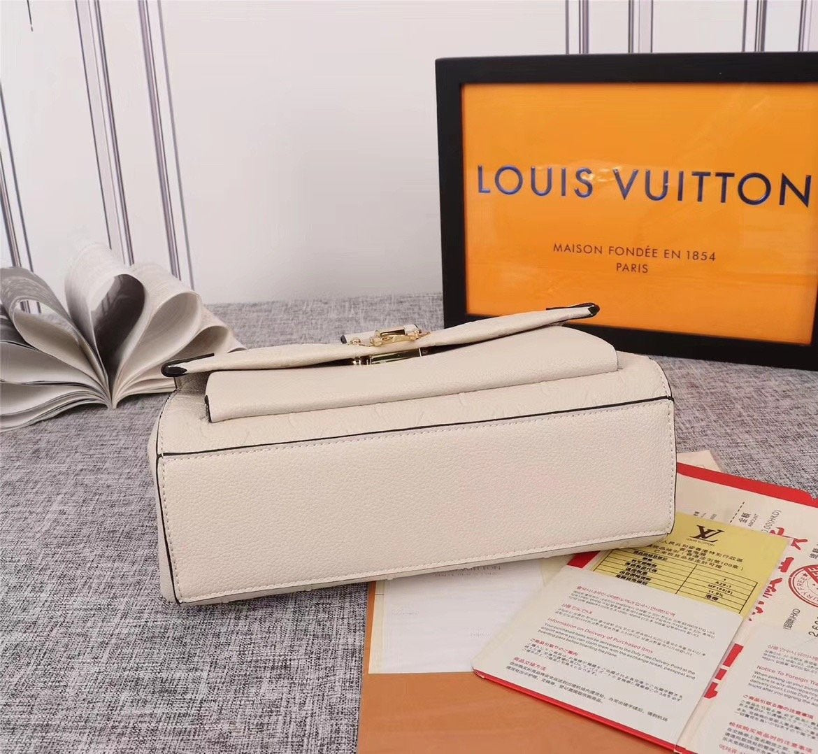 EN - New Arrival Bags LUV 275