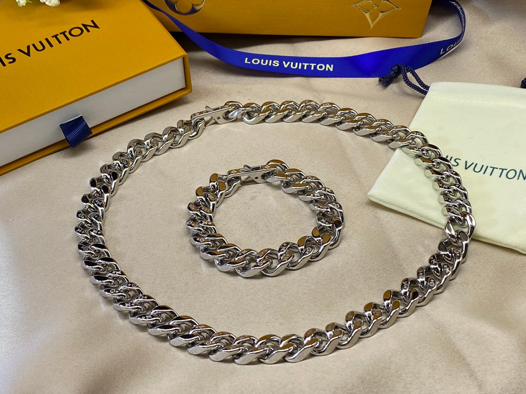 LV Necklaces 094