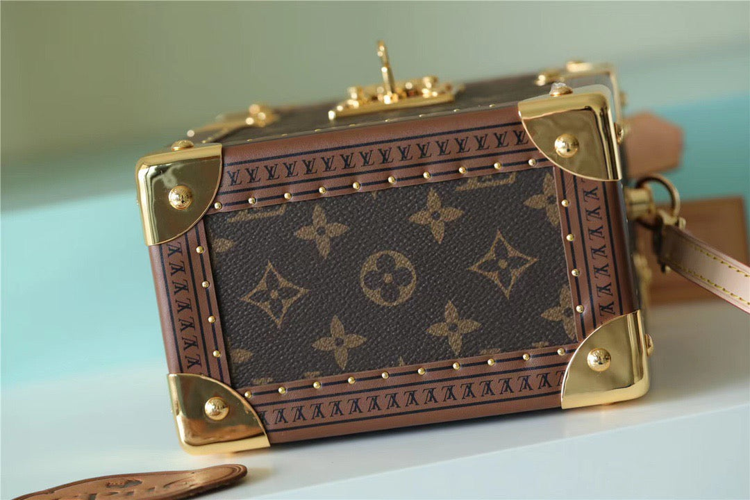 LV Camera Box Monogram Canvas By Nicolas Ghesquiere For Women,  Shoulder And Crossbody Bags 21.5cm/8.5in LVÃ‚Â 