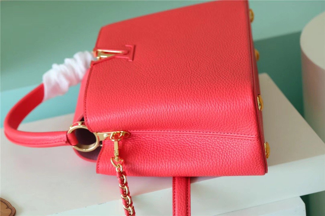 LV Capucines MM Taurillon Red For Women, WomenÃ¢â‚¬â„¢s Bags, Shoulder And Crossbody Bags 12.4in/31.5cm LVÃ‚Â 