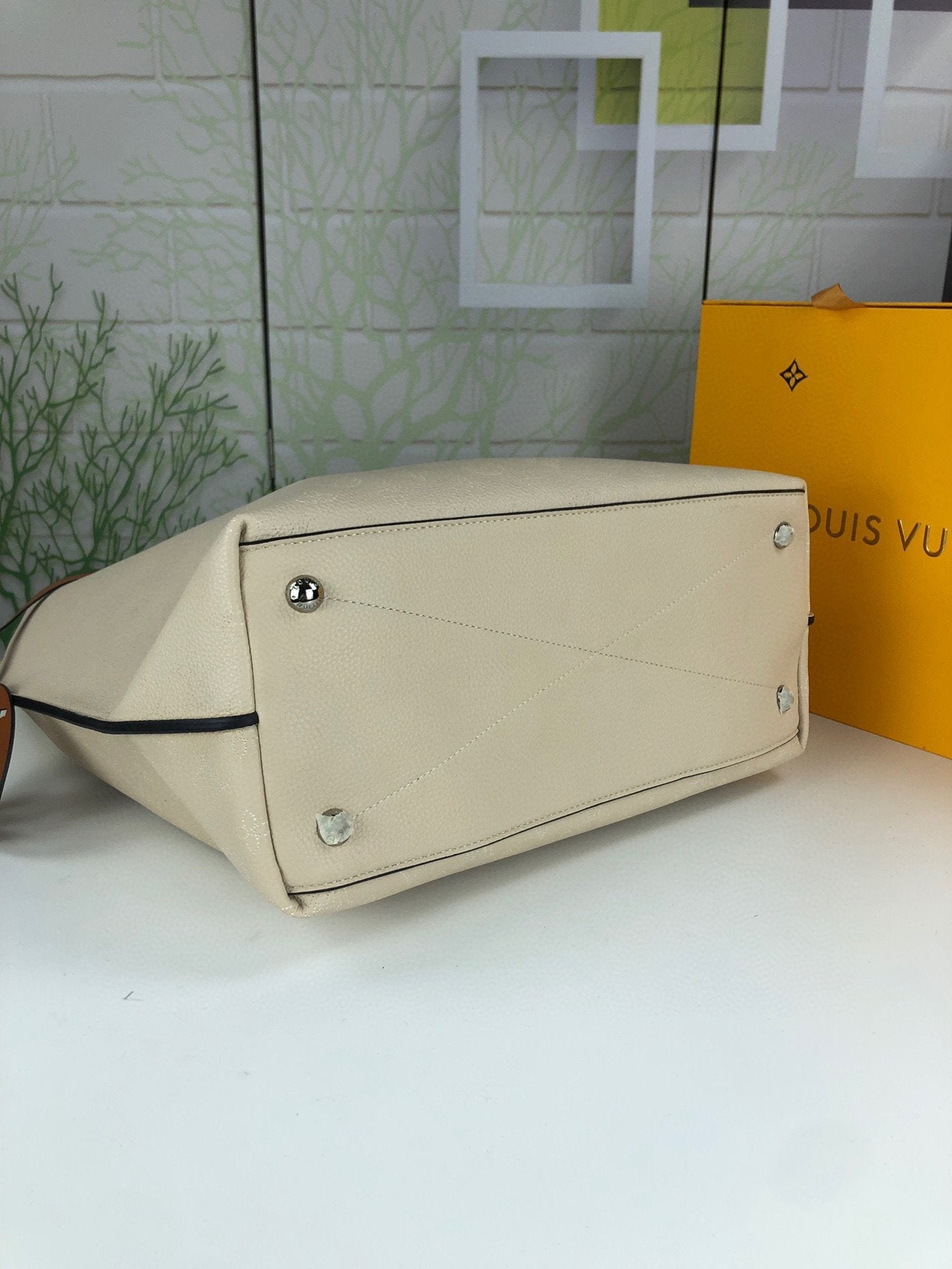 EN - New Arrival Bags LUV 050