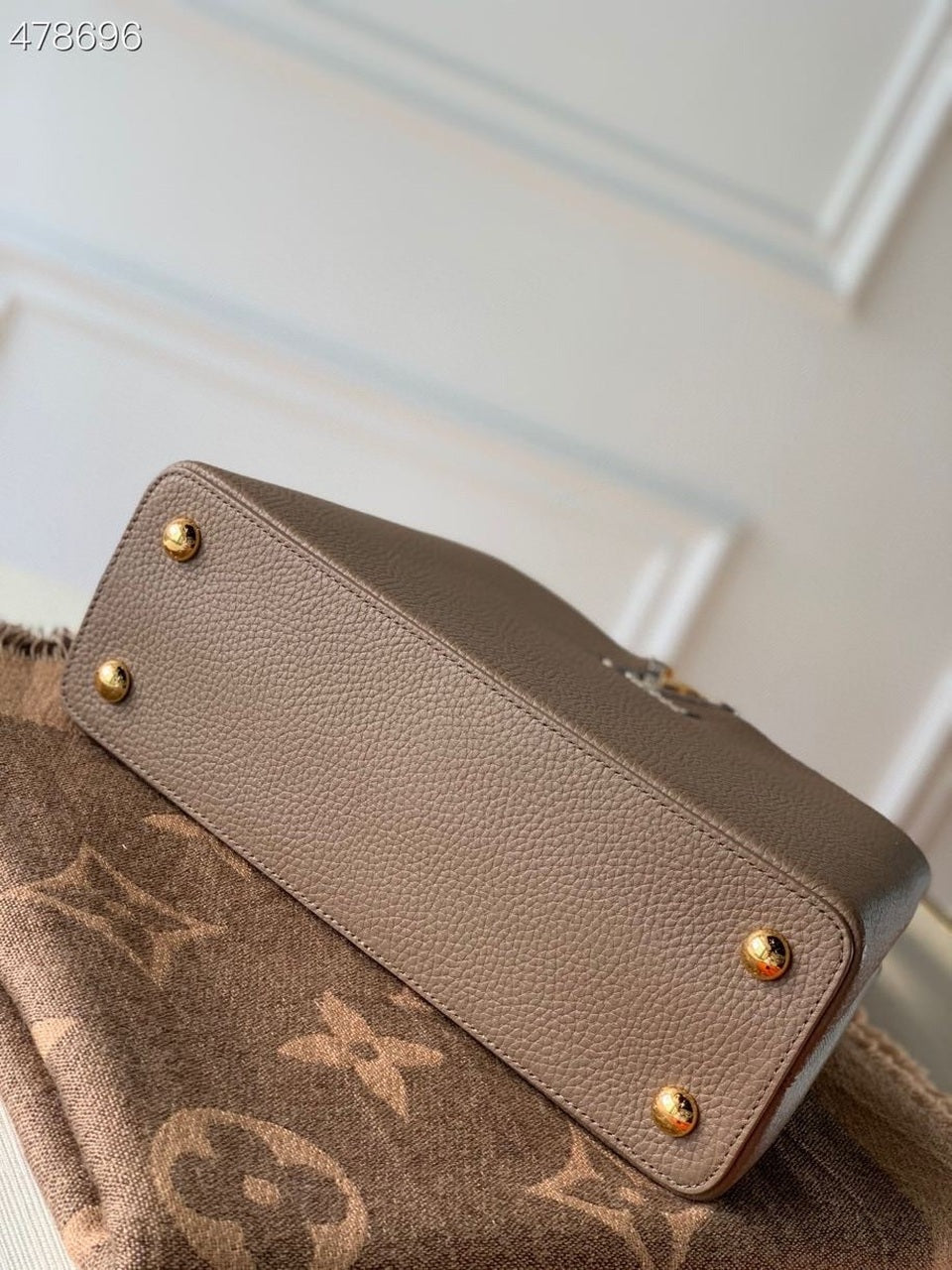 LV Capucines GLAMI Taurillon And Python Taupe Brown/Eau De Rose Pink For Women,  Shoulder And Crossbody Bags 10.4in/27cm LV M57539