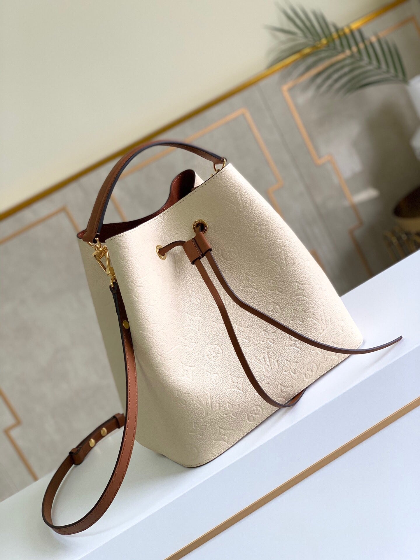 LV NeoNoe MM Bucket Bag Monogram Empreinte Creme For Women, WomenÃ¢â‚¬â„¢s Bags, Shoulder Bags 10.2in/26cm LV M45307