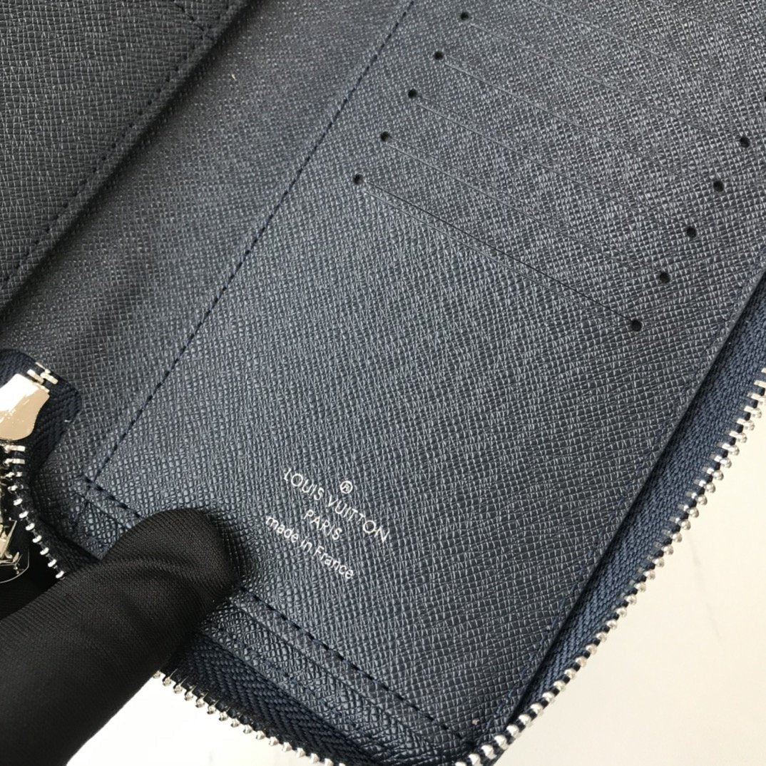 EN - New Arrival Wallet LUV 009
